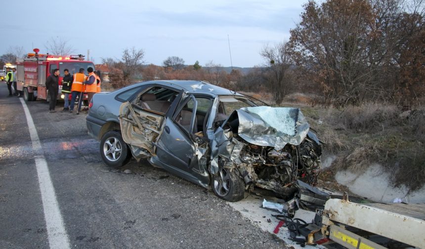 Uşak Eşme'de kaza 1 kişi öldü, 2 kişi yaralandı