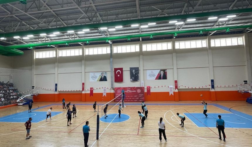 Aile ve Sosyal Hizmetler Bakanlığı voleybol şampiyonası, Kuşadası'nda yapıldı