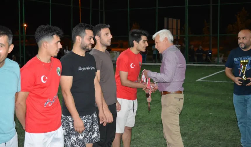Karahallı’da Düzenlenen Futbol Turnuvasında Şampiyon Belli Oldu