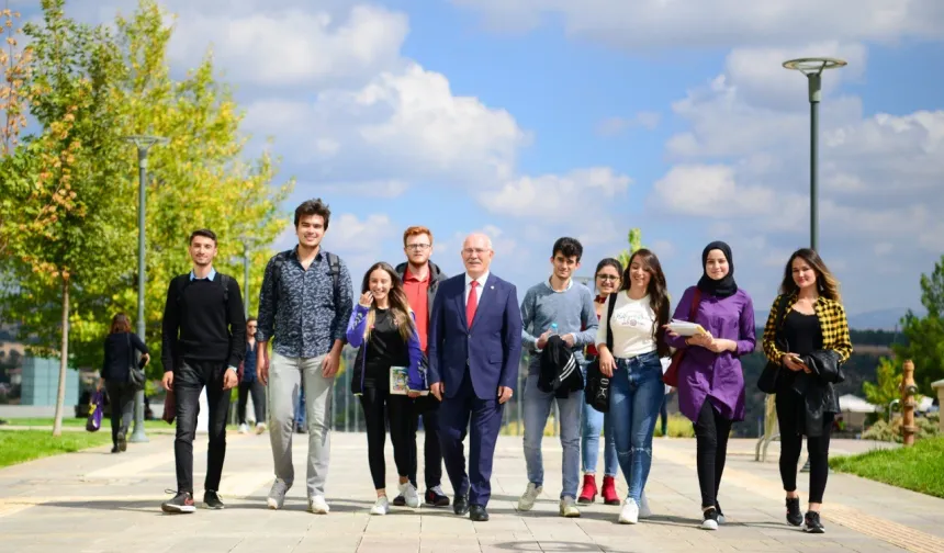 Uşak Üniversitesi “Topluma Hizmet ve Sosyal Sorumluluk” Alanında İlk 20’de