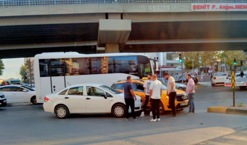 Uşak Dörtyol Mevkiinde Trafik Kazası