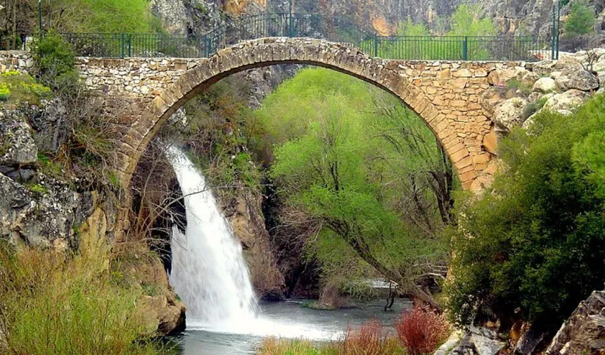 Uşak Clandras Köprüsü’nün Suyu Kesildi