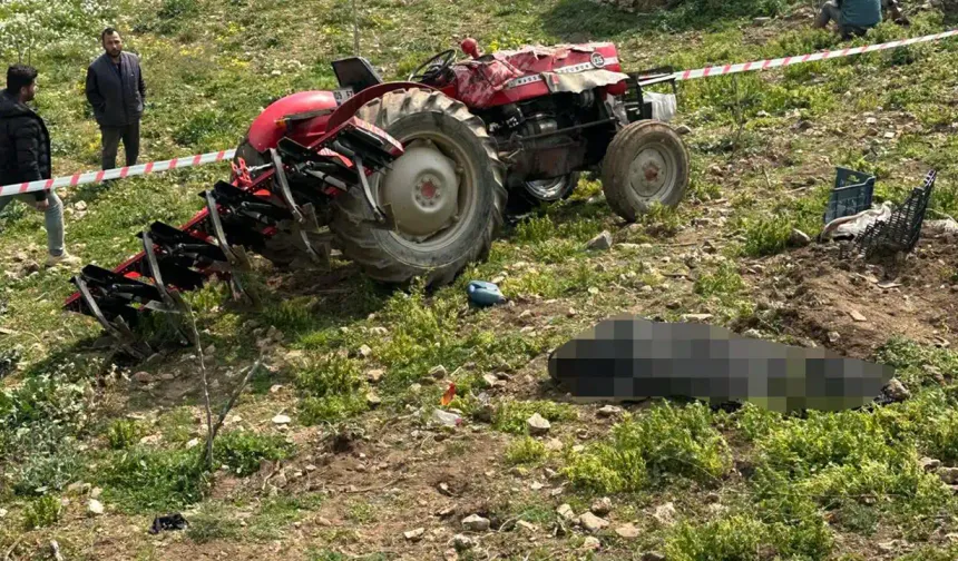 Denizli'de devrilen traktörün altında kalan sürücü öldü