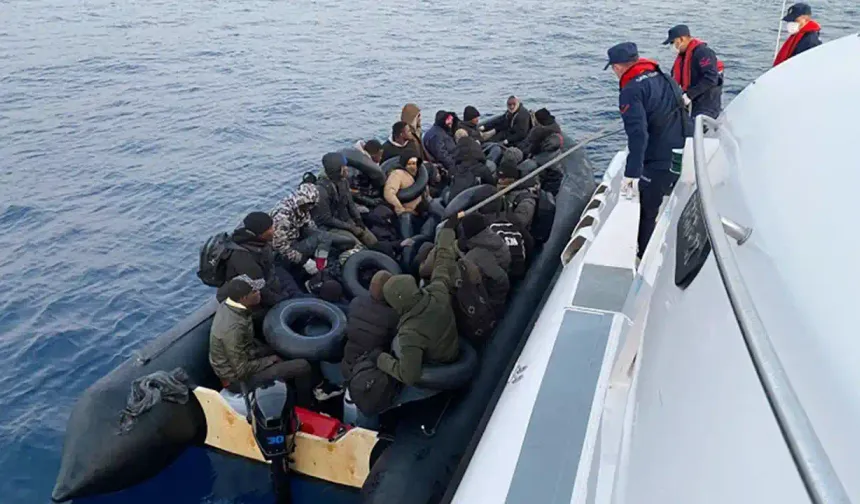 Muğla açıklarında 35 düzensiz göçmen kurtarıldı