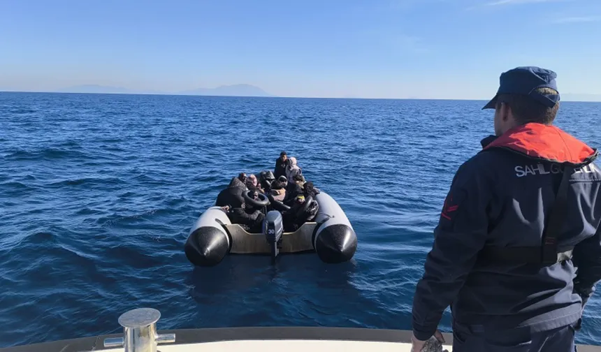 Marmaris açıklarında 16 düzensiz göçmen kurtarıldı