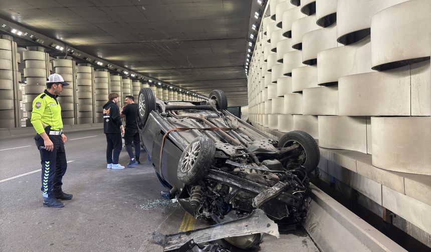 İzmir'de takla atan otomobilin sürücüsü yaralandı