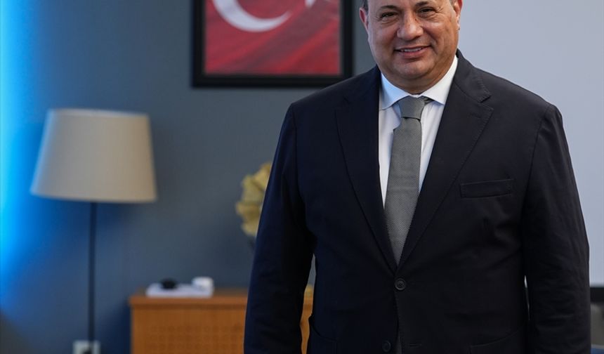 İzmir'de Türk giyim sektörünün sorunları ve çözüm önerileri konuşuldu