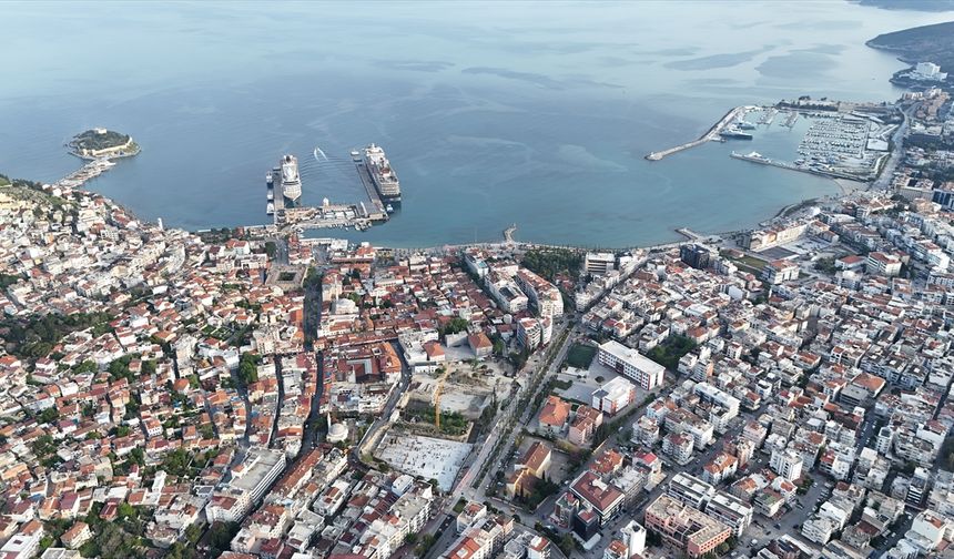 Kuşadası'nda kruvaziyer hareketliliği sürüyor