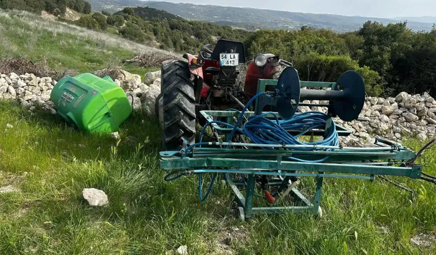 Denizli'de ağaca çarpan traktörün sürücüsü öldü