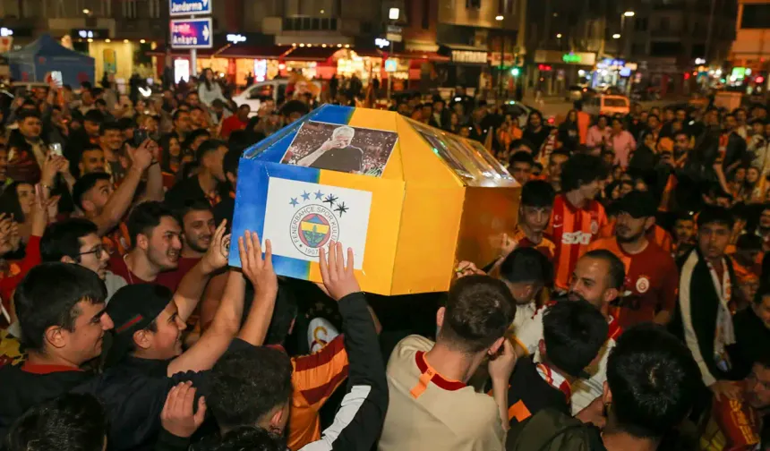 Galatasaray'ın 25. Şampiyonluğu Uşak'ta kutlandı!