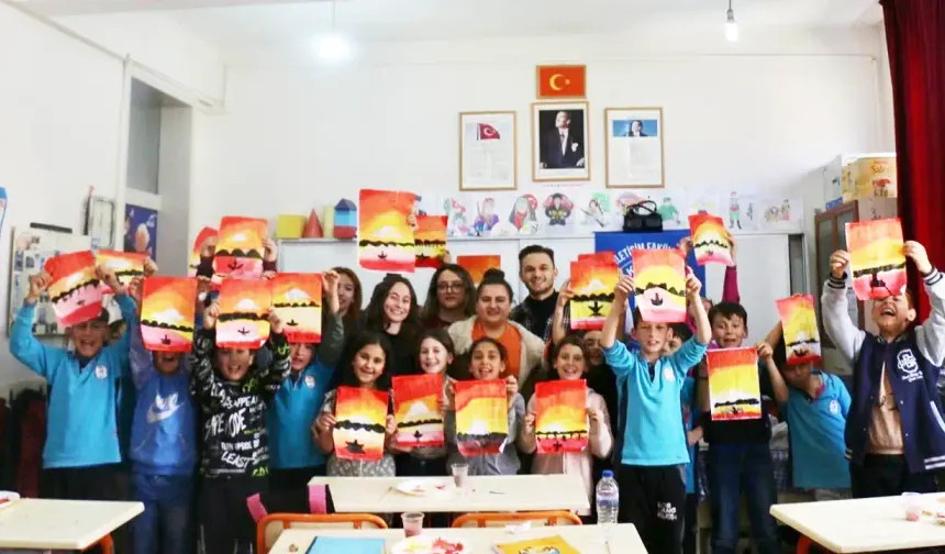 Üniversite öğrencileri İlkokul Öğrencileri ile Sanatı Buluşturdu