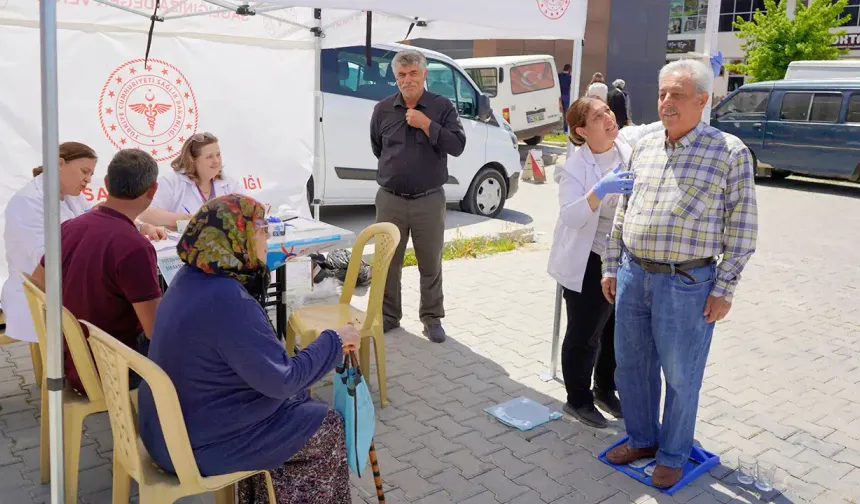 Pazarda Bu Kez Sebzeler Değil Vatandaşlar Tartıldı!