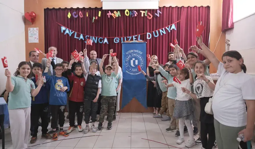 Minik Ellerle Renkli Takılar