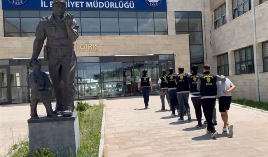Afyonkarahisar'da kablo hırsızlığı yaptıkları iddiasıyla 5 zanlı tutuklandı