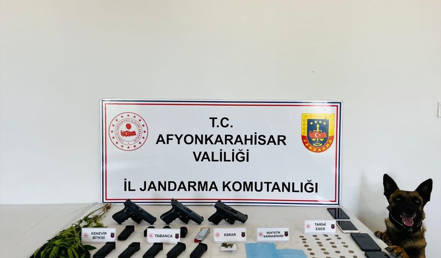 Afyonkarahisar'da uyuşturucu operasyonunda 4 zanlı yakalandı