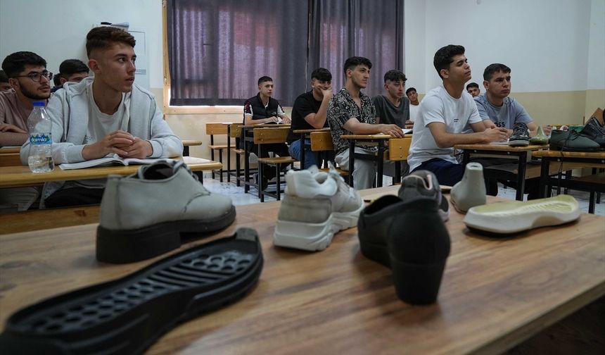 Ayakkabı sektörünün nitelikli iş gücü ihtiyacına mesleki eğitim merkezinden destek