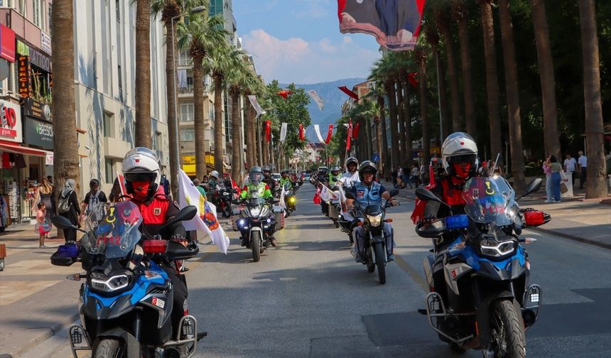 Denizli'de motosikletliler Jandarma Teşkilatının kuruluşunu oluşturdukları konvoyla kutladı