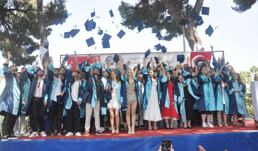 Ege Üniversitesi Ödemiş Meslek Yüksekokulu'nda mezuniyet töreni yapıldı