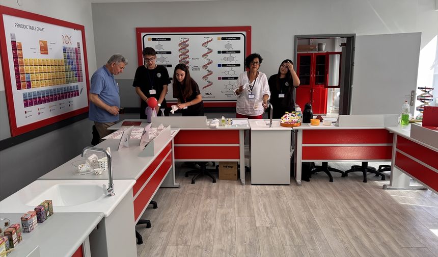İzmir'de şehidin adının verildiği okula laboratuvar kuruldu