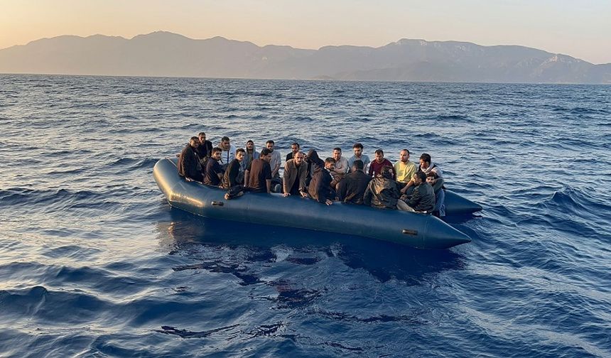 Muğla açıklarında 21 düzensiz göçmen kurtarıldı
