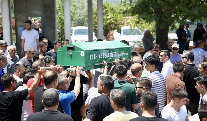 Muğla'da kanyonda başına taş düşmesi sonucu vefat eden çocuk defnedildi