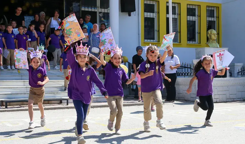 Uşak'ta 65 bin 245 Öğrenci Karne Sevinci Yaşadı