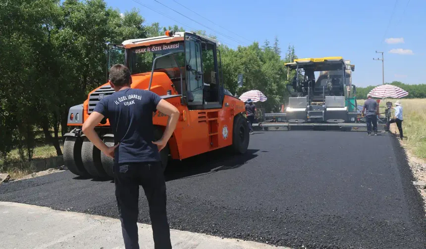 Mesudiye Köy Yoluna Sıcak Asfalt Serim Çalışması Başladı