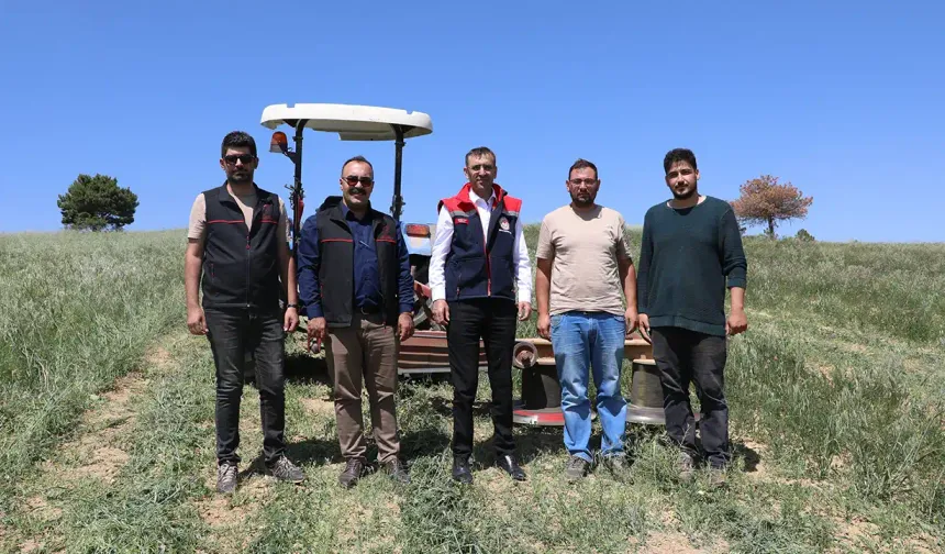 Uşak'ta Üreticiye 915 Kg Korunga Tohumu Dağıtıldı