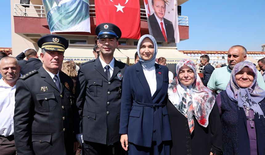 Afyonkarahisar'da eğitimlerini tamamlayan 225 polis adayı mezun oldu