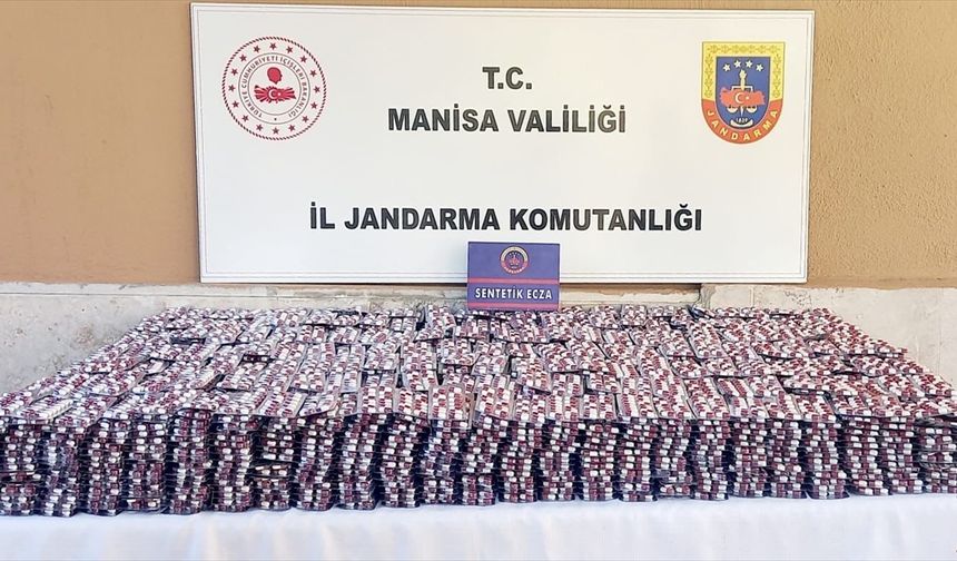 Alaşehir'de otomobilinde 40 bin 892 sentetik ecza hapı ele geçirildi