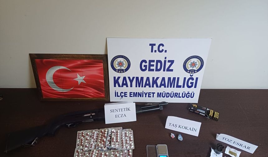 Gediz'de uyuşturucu operasyonunda yakalanan 2 zanlı tutuklandı