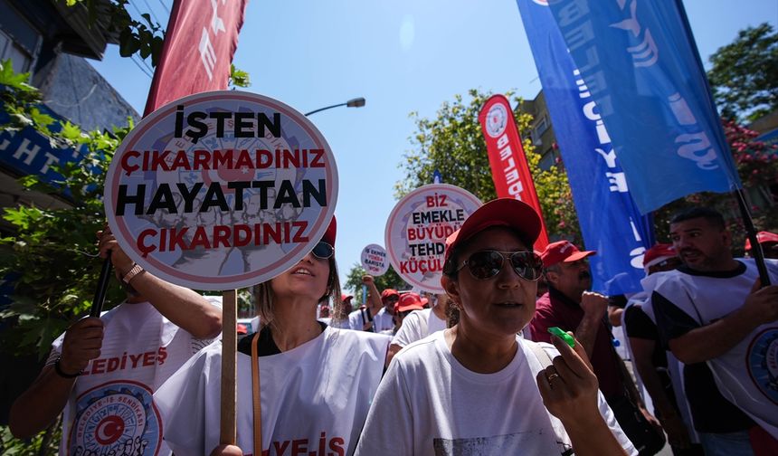 İzmir Büyükşehir Belediyesinin işten çıkardığı işçiler eylem başlattı