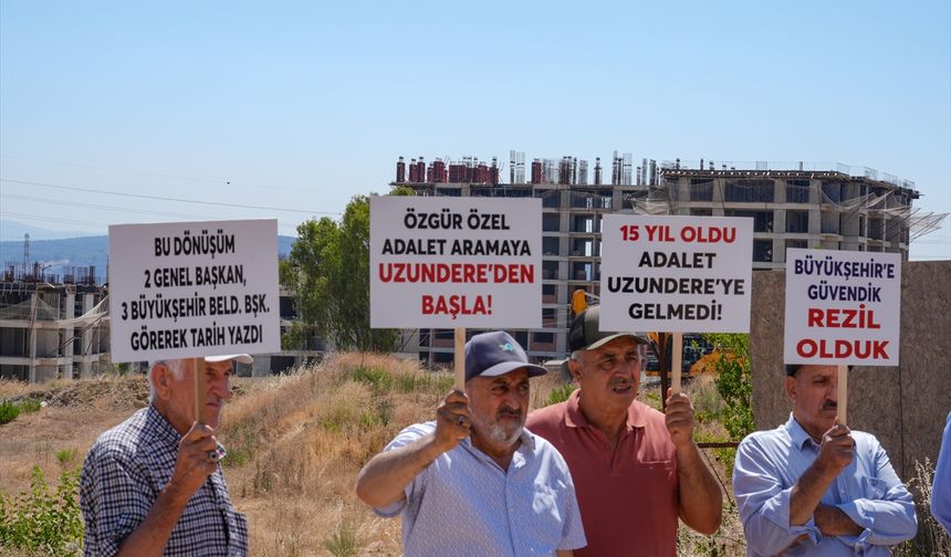 İzmir'de belediyeden umudunu kesen hak sahipleri, konut projesini kendileri tamamlamak istiyor