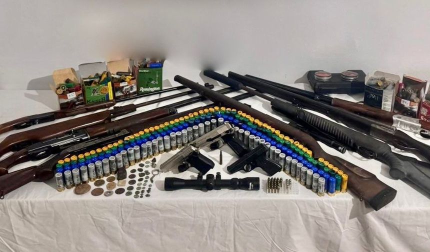 Muğla'da evinde 11 silah bulunan kişi gözaltına alındı