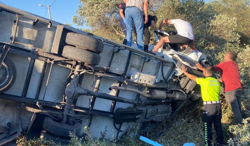 Muğla'da kamyonetin devrilmesi sonucu 1 kişi öldü, 1 kişi yaralandı