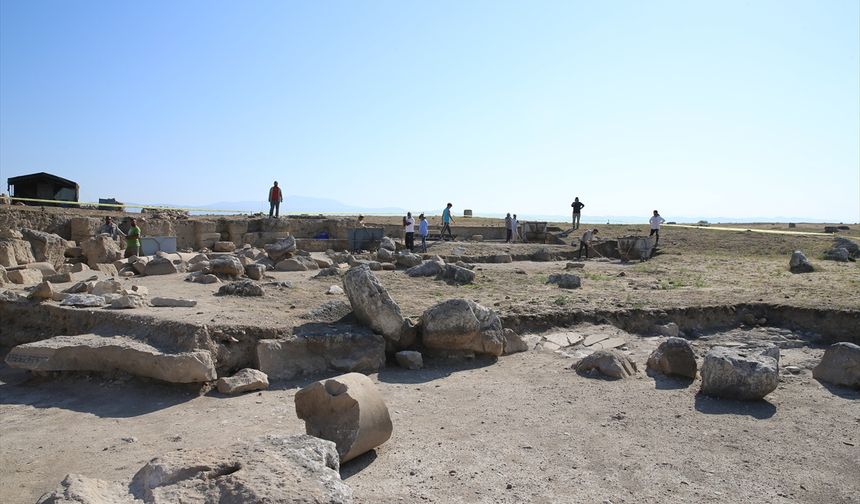 Antik kent Laodikya'nın 2050 yıllık meclis binası gün yüzüne çıkarıldı