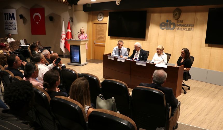İzmir'de uluslararası öğrencilere 'ticaret elçiliği' eğitimi verildi