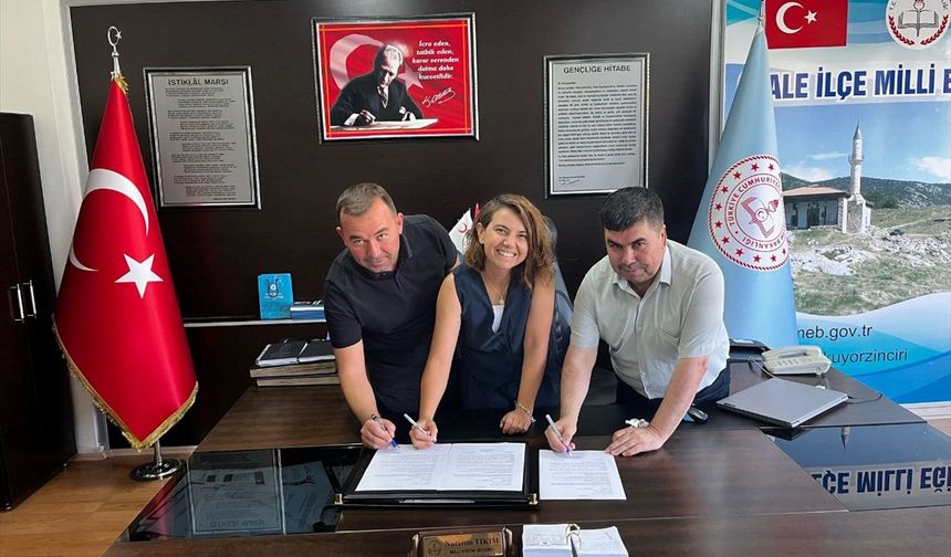 Kale'de hayırseverden eğitime destek
