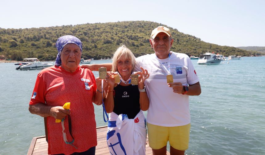 Muğla'da 89 ve 78 yaşındaki çift yüzme tutkularıyla gençlere ilham veriyor