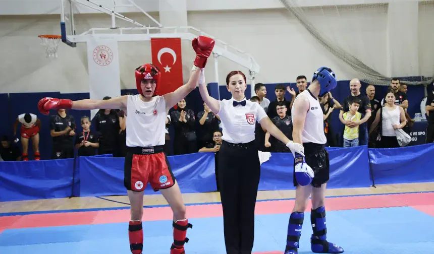 Kütahya'da Zafer Kupası Kick Boks Turnuvası düzenlendi