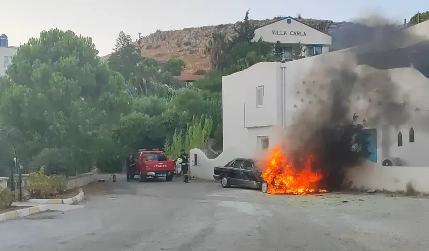 Datça'da park halindeki otomobil yandı