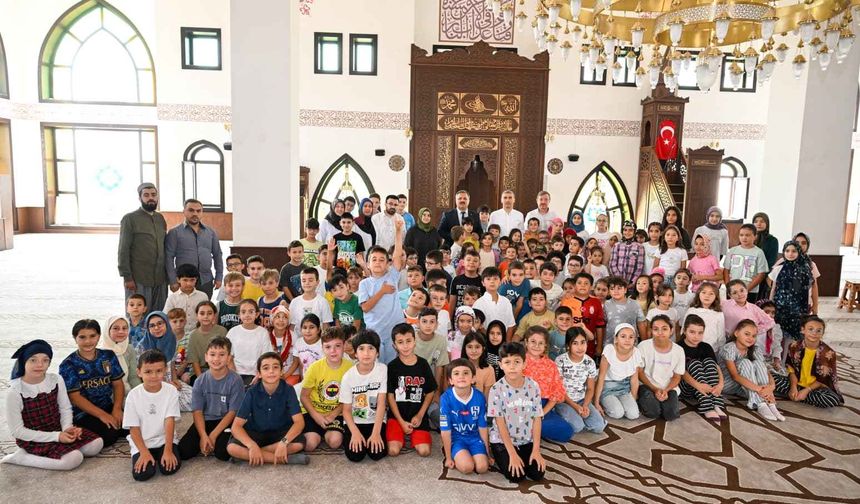 Hz. Ebubekir Camii’nde Maneviyatla Büyüyen Yürekler