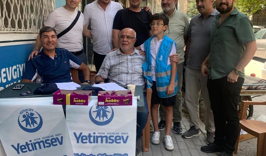 Afyonkarahisar'da YetimSev Vakfı, 300 öğrenciye kırtasiye yardımı yaptı