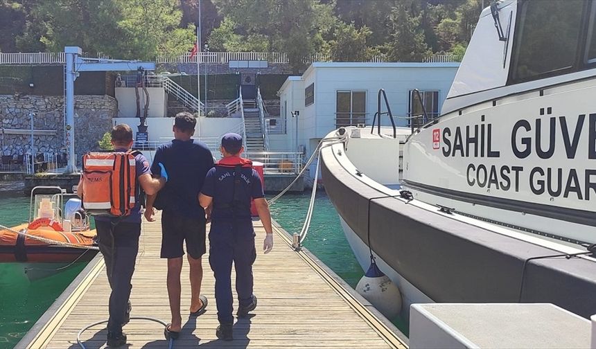 Fethiye açıklarında gezi teknesinde rahatsızlanan kişiye tıbbi tahliye