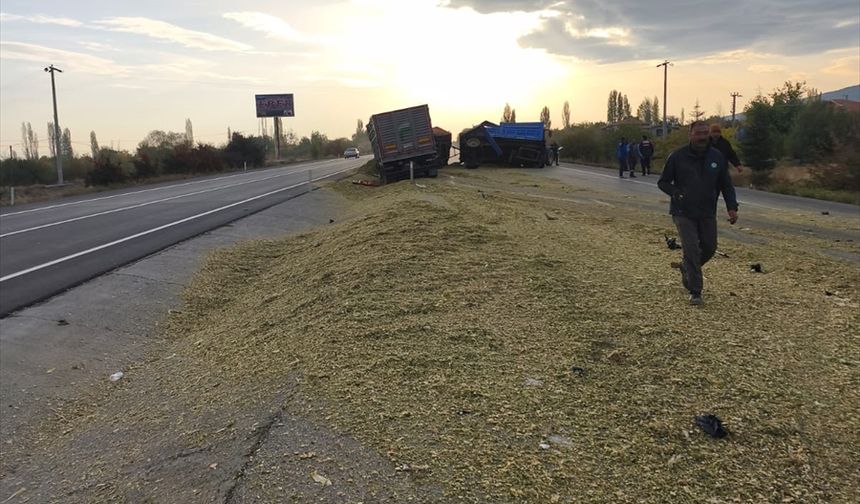 Afyonkarahisar'da trafik kazasında 2 kişi yaralandı