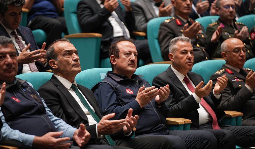 İzmir depreminde hayatını kaybedenler anıldı