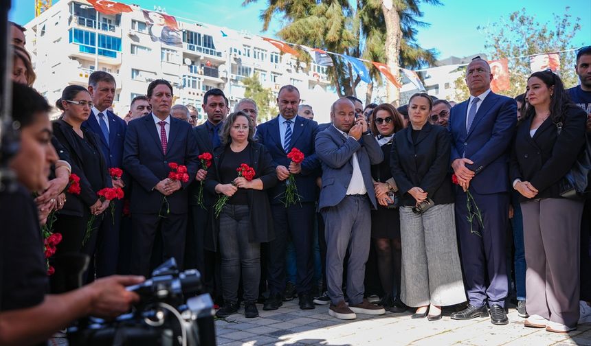 İzmir'de 2020'deki depremin yıl dönümü dolayısıyla anma düzenlendi