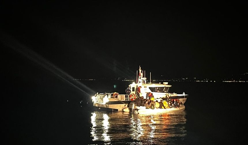 İzmir'de 35 düzensiz göçmen kurtarıldı, 14 düzensiz göçmen yakalandı