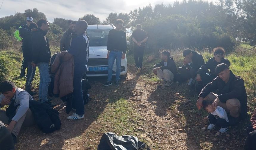 İzmir'de 37 düzensiz göçmen yakalandı, 28 düzensiz göçmen kurtarıldı