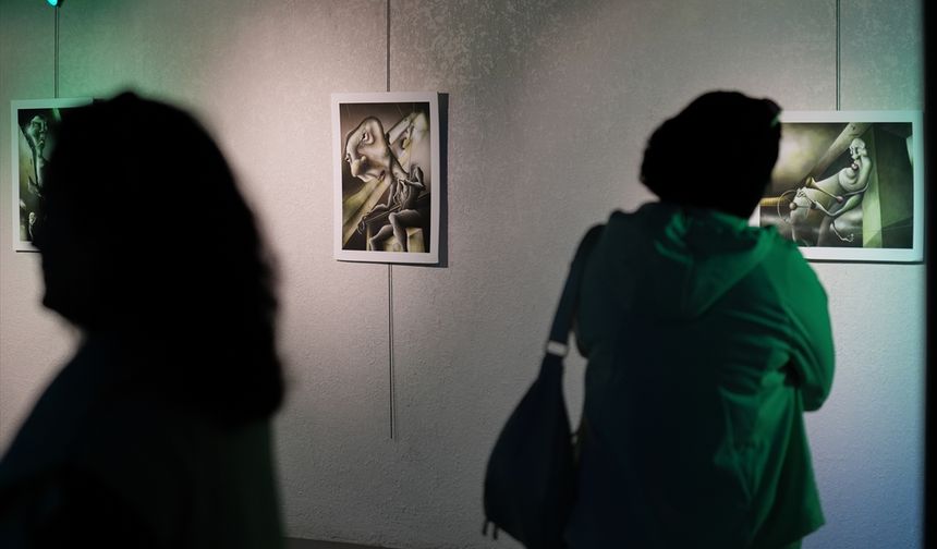 İzmir'de 'Hatırla! Kimsin?' sergisi sanatseverlerle buluştu